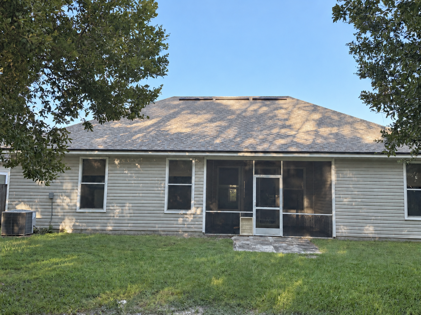 Great location 4/2 Fenced and spacious - Easy commute to Airport, Downtown, military bases, beaches and parks property image
