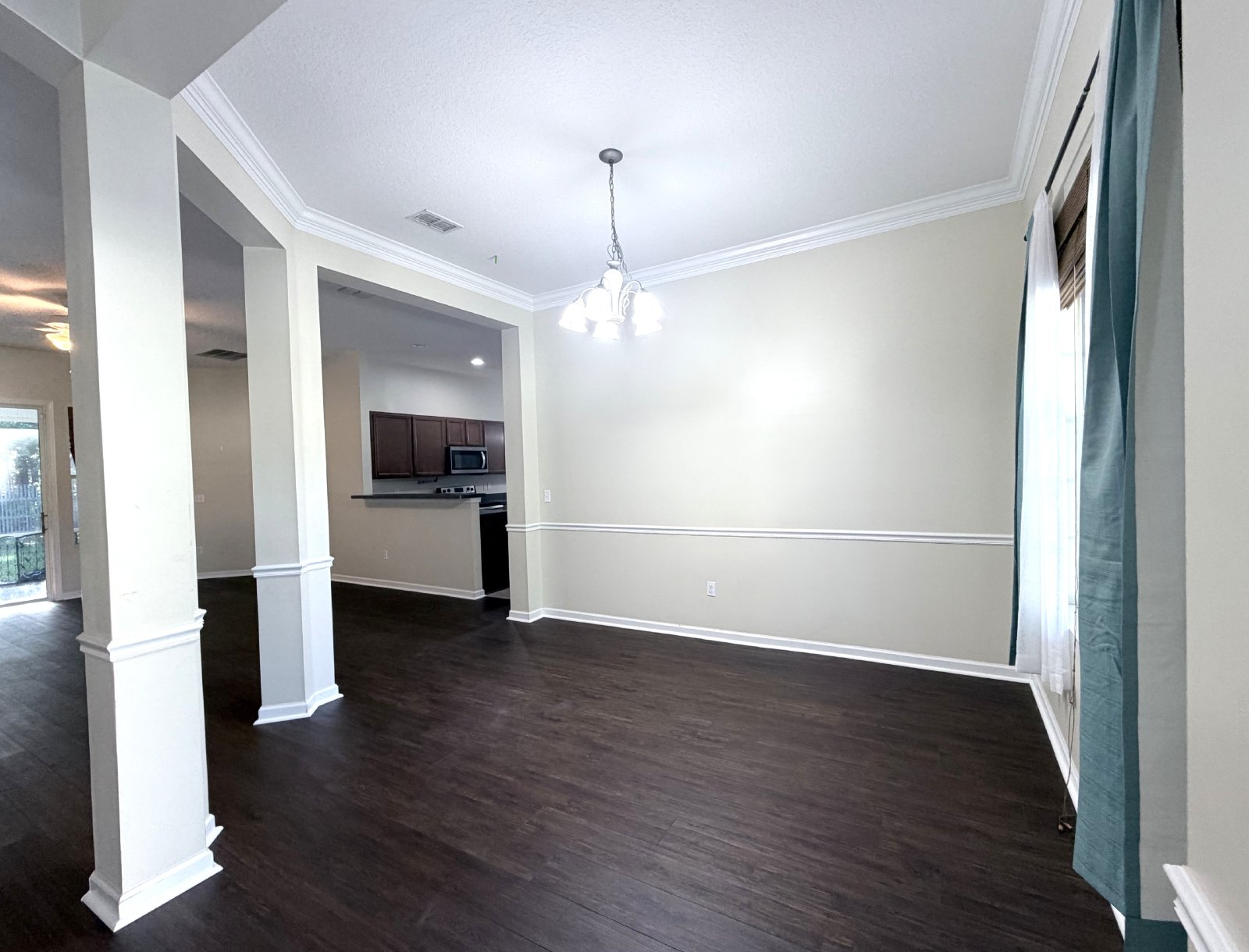 Great location 4/2 Fenced and spacious - Easy commute to Airport, Downtown, military bases, beaches and parks property image