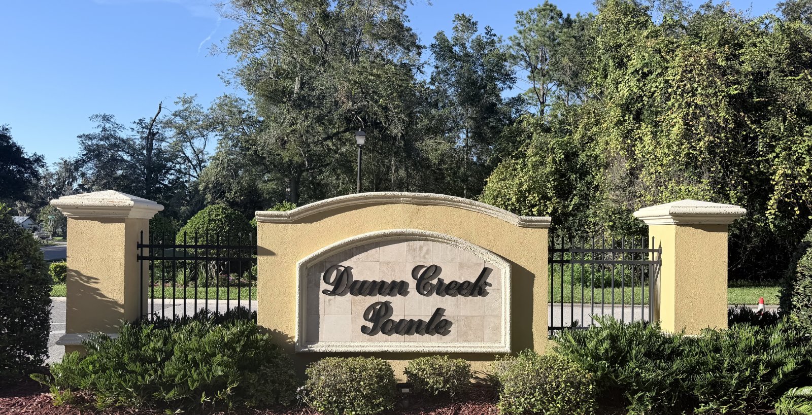 Great location 4/2 Fenced and spacious - Easy commute to Airport, Downtown, military bases, beaches and parks property image