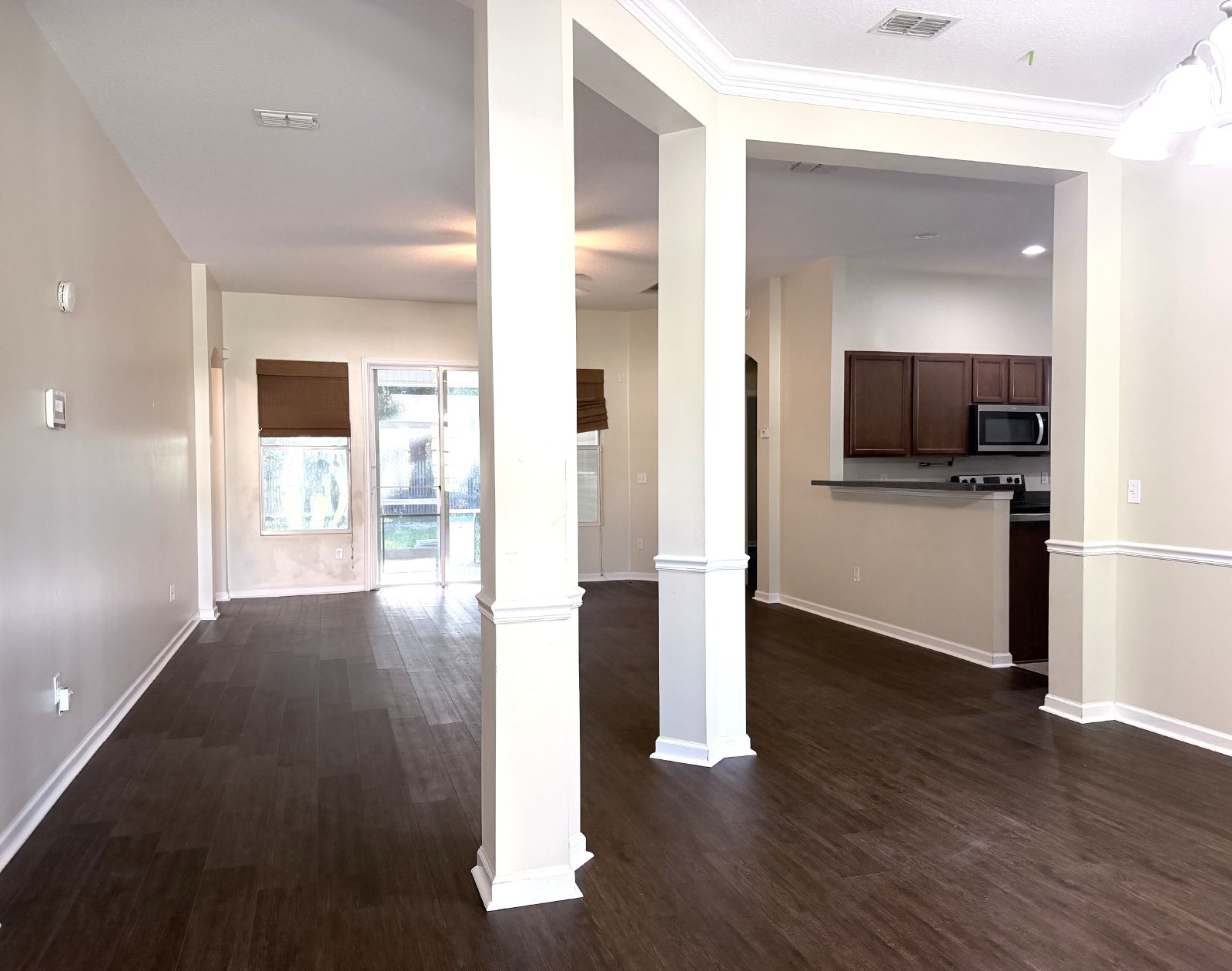 Great location 4/2 Fenced and spacious - Easy commute to Airport, Downtown, military bases, beaches and parks property image