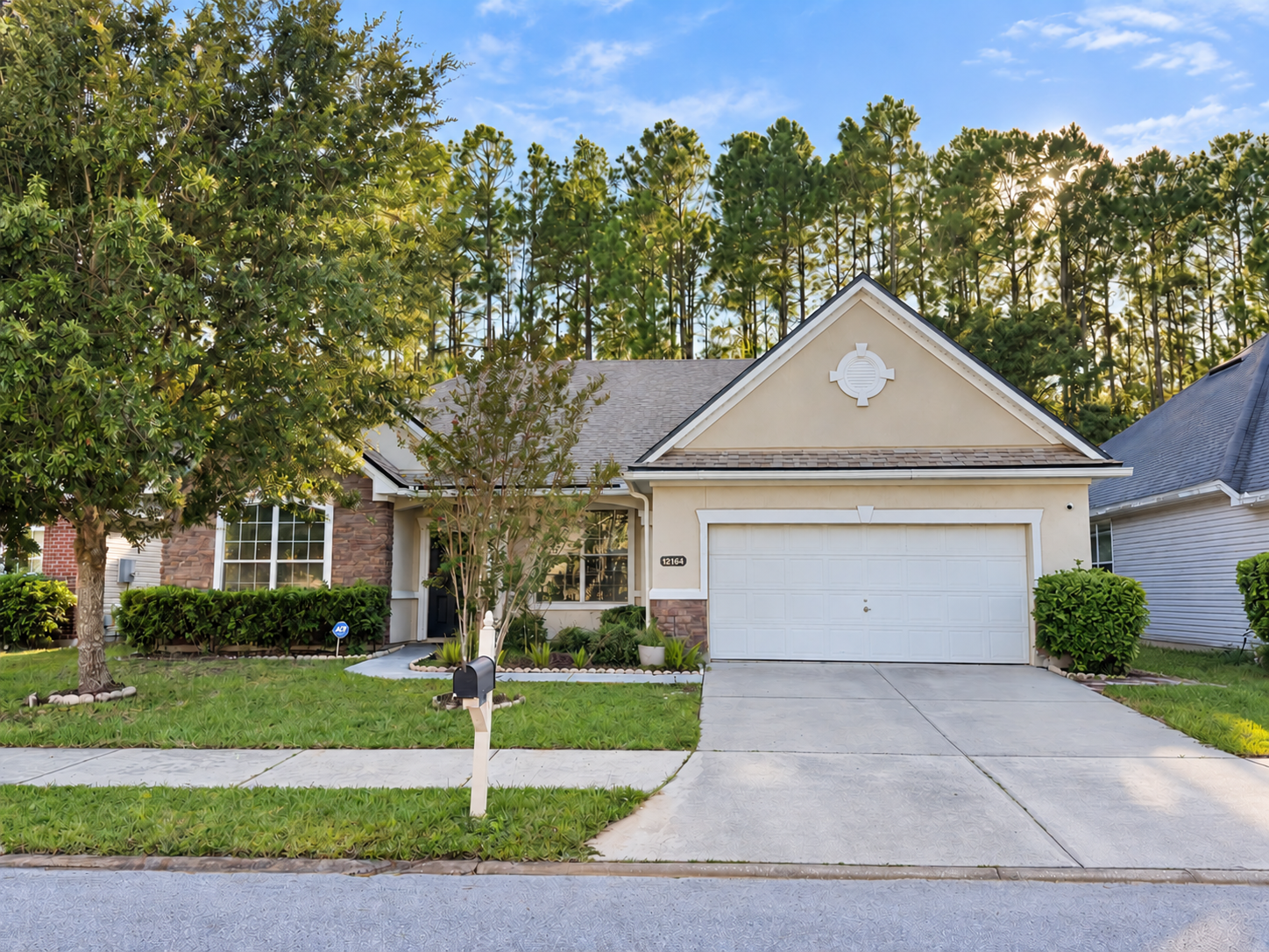 Great location 4/2 Fenced and spacious - Easy commute to Airport, Downtown, military bases, beaches and parks property image