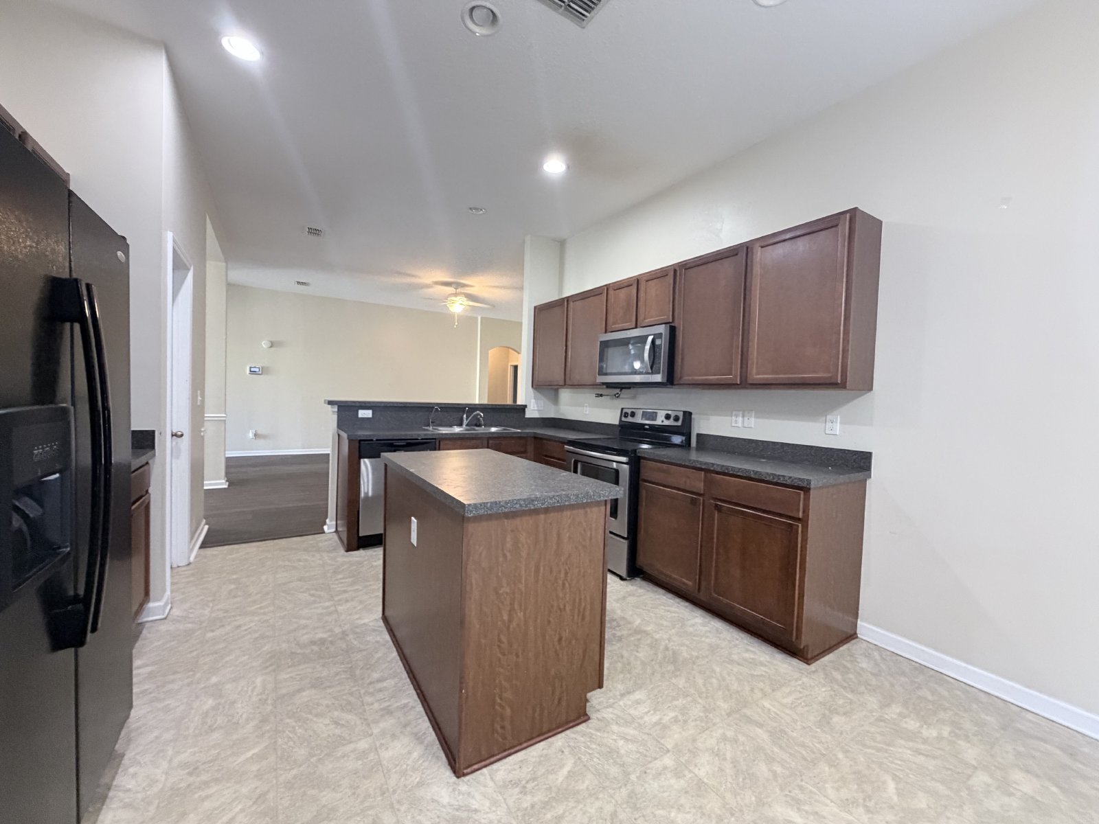 Great location 4/2 Fenced and spacious - Easy commute to Airport, Downtown, military bases, beaches and parks property image
