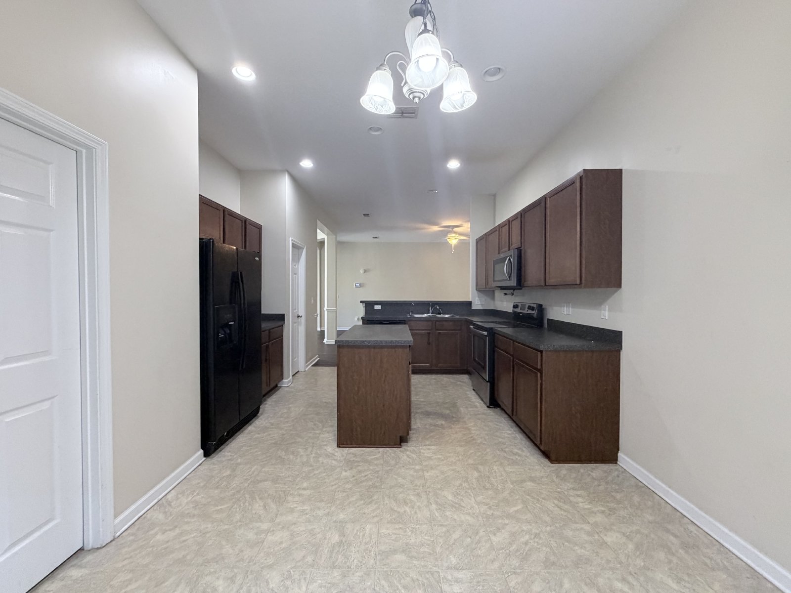 Great location 4/2 Fenced and spacious - Easy commute to Airport, Downtown, military bases, beaches and parks property image