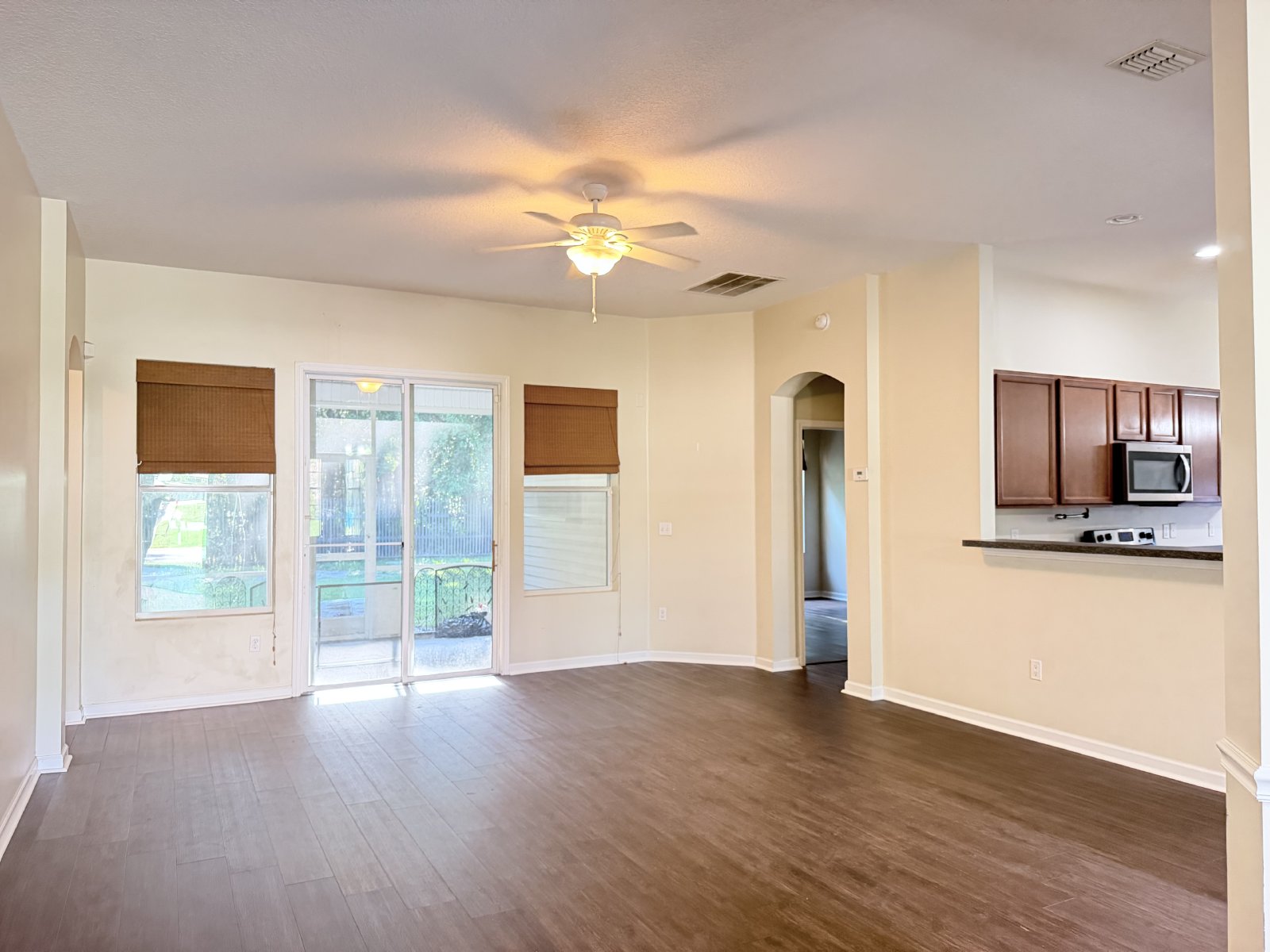 Great location 4/2 Fenced and spacious - Easy commute to Airport, Downtown, military bases, beaches and parks property image
