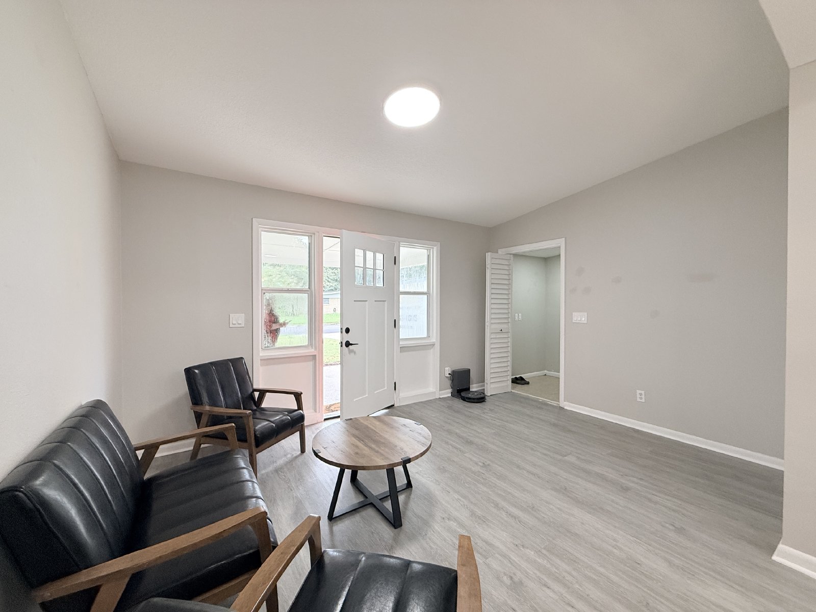 Beautifully Renovated 3-Bedroom Home with Huge Yard & Detached Workshop property image