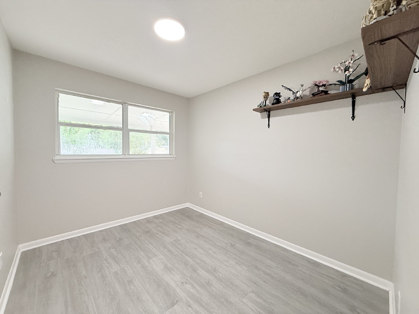 Beautifully Renovated 3-Bedroom Home with Huge Yard & Detached Workshop property image