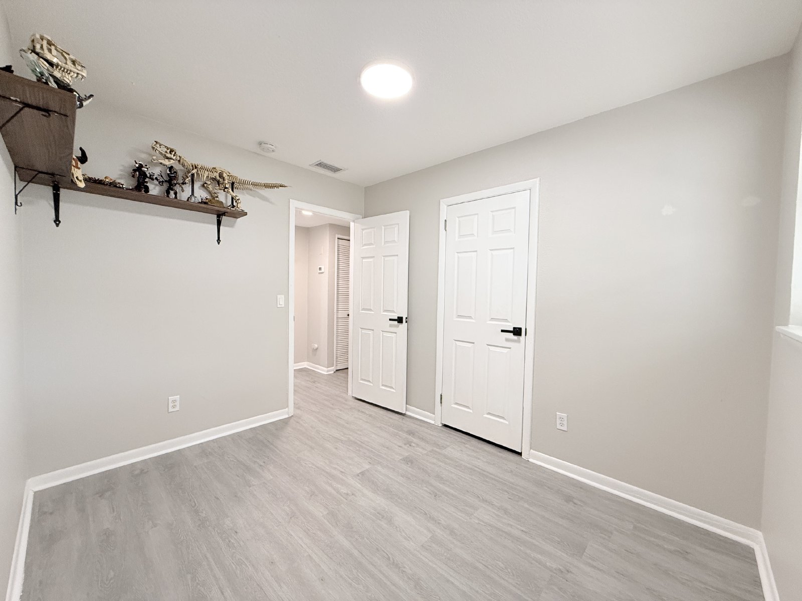 Beautifully Renovated 3-Bedroom Home with Huge Yard & Detached Workshop property image