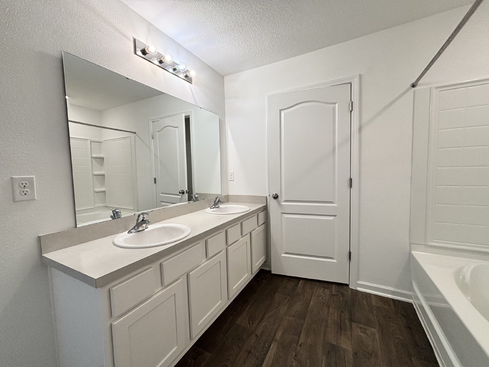 Large Home in Cross Creek property image