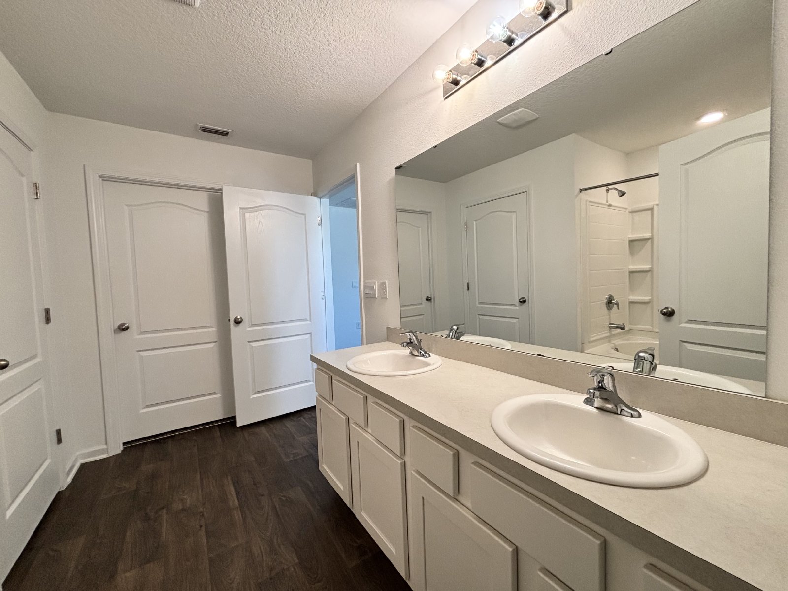 Large Home in Cross Creek property image