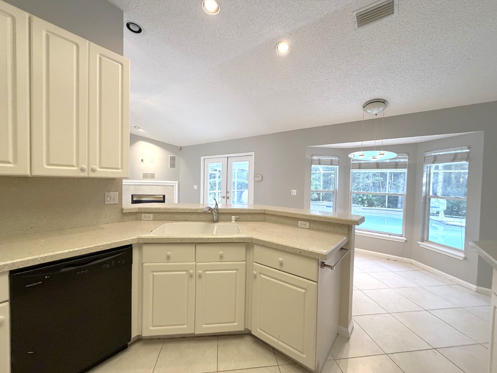 Amazing deal 3/2 w/ Screened Pool on a Cul-de-sac and Preserve property image