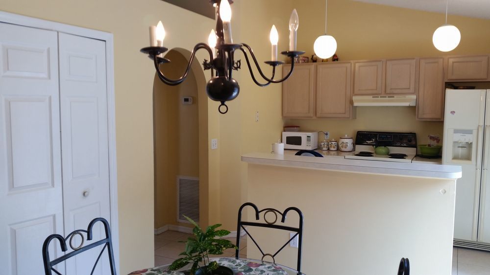 Single story 3 bed 2 bath in Arlington property image
