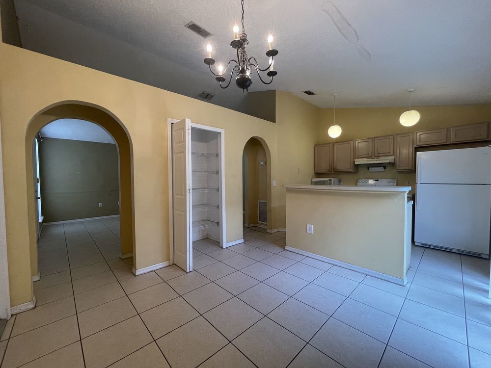 Single story 3 bed 2 bath in Arlington property image
